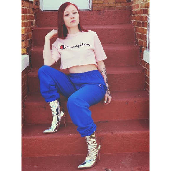 Meet your Posher, Jackie - Picture 2 of 6